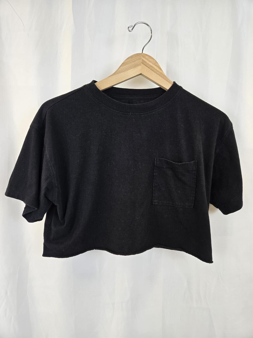 Flirtitude Active Shirt Juniors Medium Black Cropped Pocket Crewneck Tee